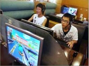 Подростков в Китае лечат от интернет-зависимости на военной базе